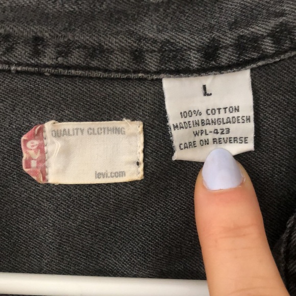 Vintage Levi’s 100% cotton button up - Picture 3 of 10